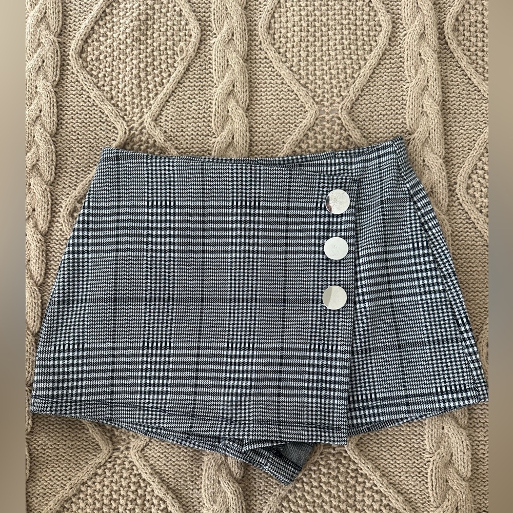 Grey plaid skort
